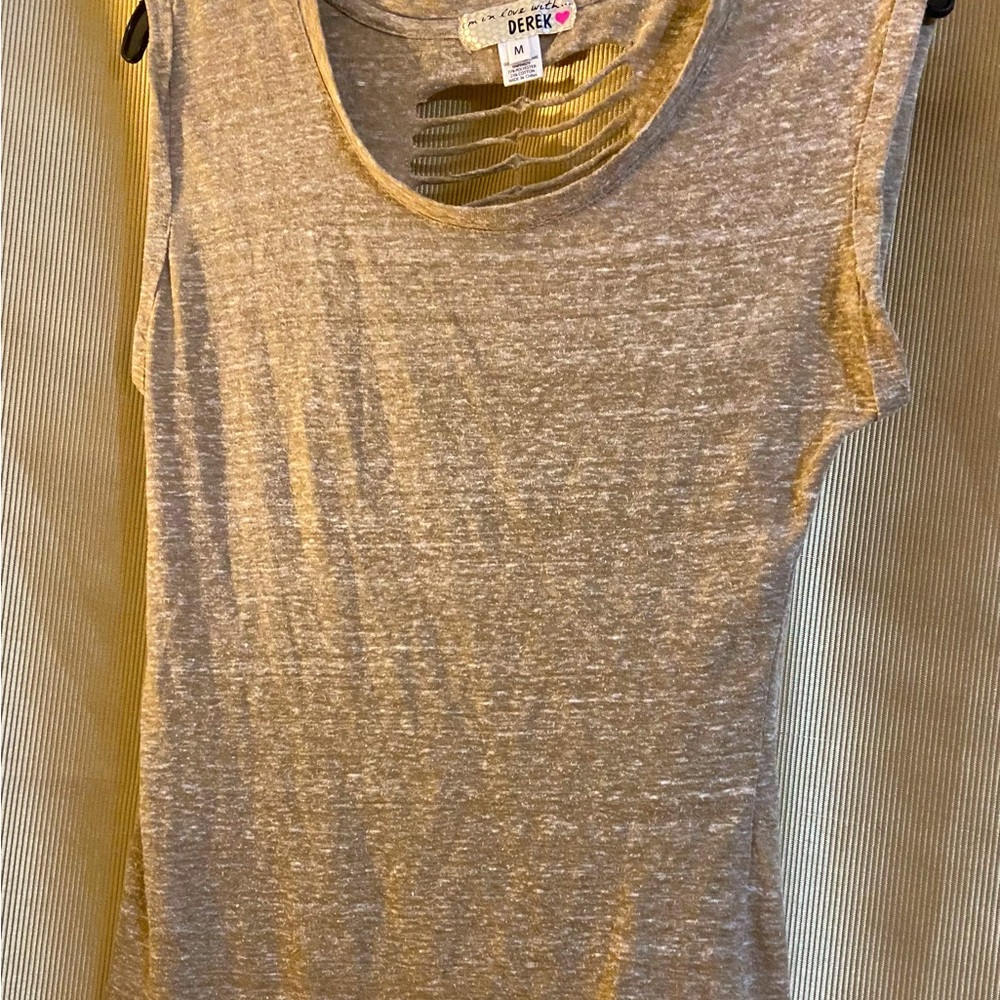 Size Medium.Polyester. - Picture 2 of 2